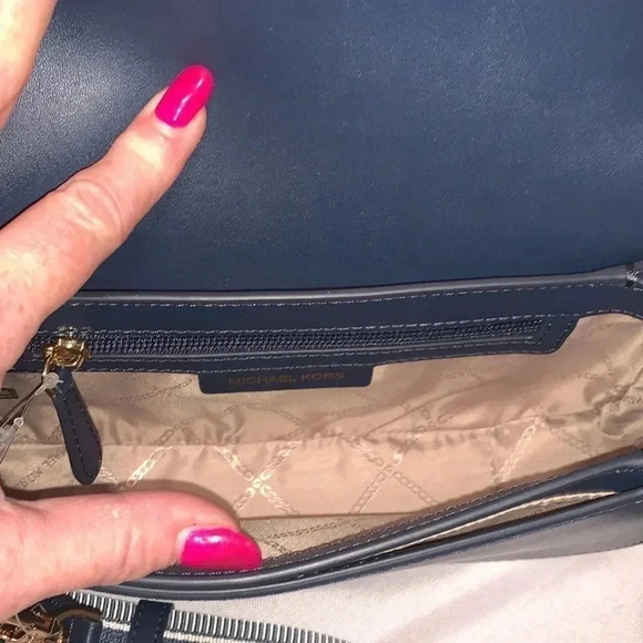 MICHAEL KORS Purse,crossbody.NWT. ⭐️Gorgeous ⭐️ - Picture 4 of 6